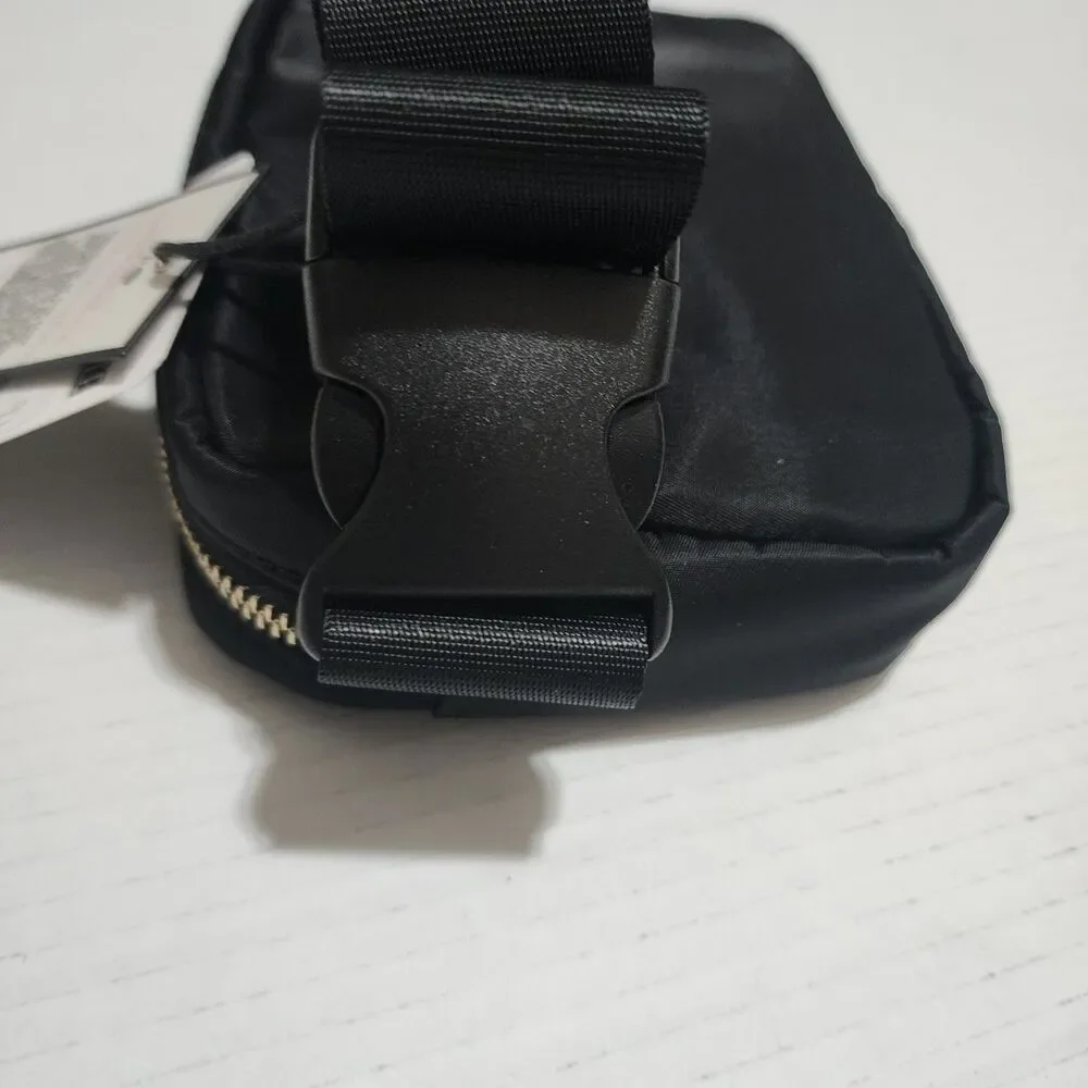 NWT $50 Violet Ray New York Black Sling Crossbody Pouch Bag Convertible Style - Picture 10 of 10